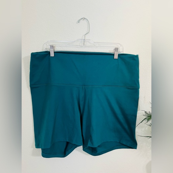 Core IO Women’s Biker Shorts Size 3X NWT - Picture 2 of 7